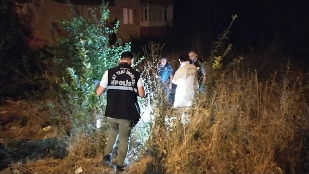 Foto - Husumetlisini çağırıp çatıdan ateş açtı