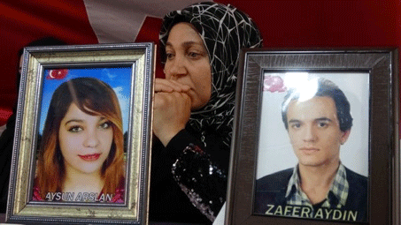 Foto - Hüzünlü gözlerle evlatlarını bekliyorlar! Evlatlarımıza kavuşmak için...