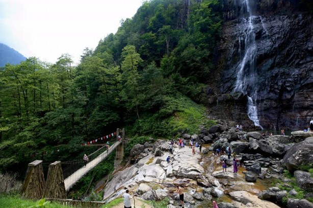 Foto - Huzur arayanların adresi: Mençuna Şelalesi