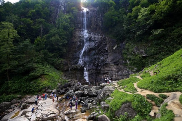 Foto - Huzur arayanların adresi: Mençuna Şelalesi