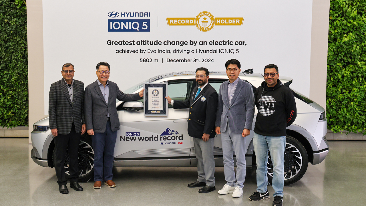 Foto - Hyundai IONIQ 5, Guinness Dünya Rekoru’nu kırarak zirveye ulaştı! Elektrikli araçlarla en büyük irtifa değişimi