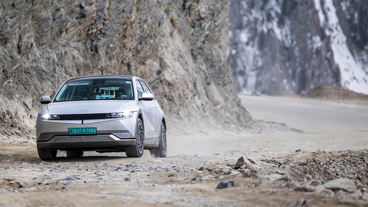 Foto - Hyundai IONIQ 5, Guinness Dünya Rekoru’nu kırarak zirveye ulaştı! Elektrikli araçlarla en büyük irtifa değişimi