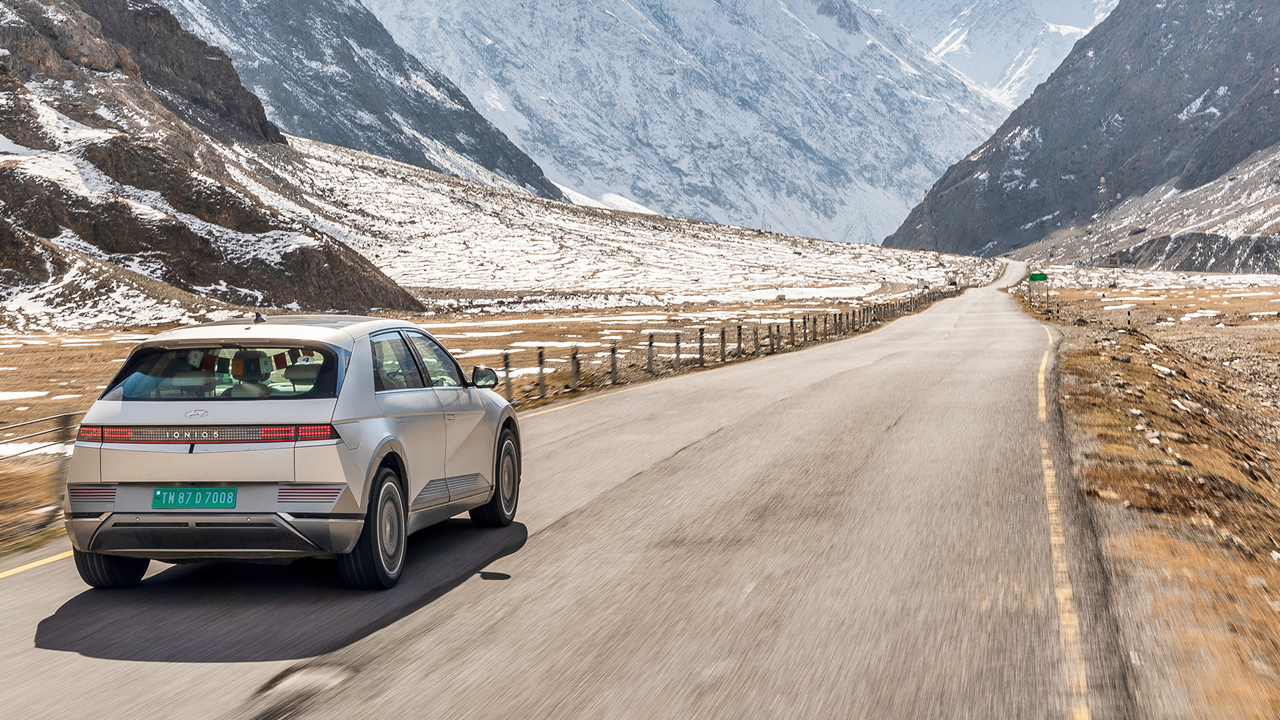 Foto - Hyundai IONIQ 5, Guinness Dünya Rekoru’nu kırarak zirveye ulaştı! Elektrikli araçlarla en büyük irtifa değişimi