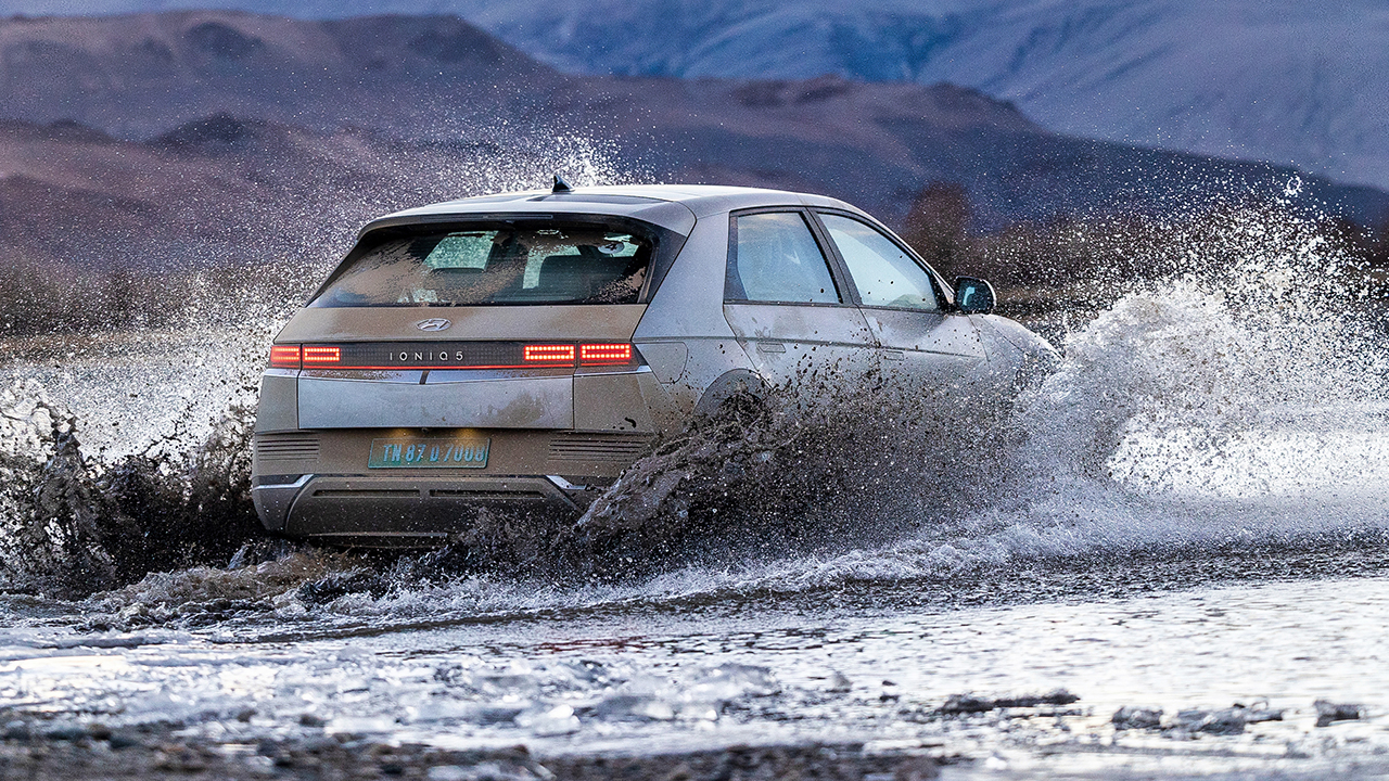 Hyundai IONIQ 5, Guinness Dünya Rekoru’nu kırarak zirveye ulaştı! Elektrikli araçlarla en büyük irtifa değişimi