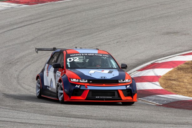 Foto - Hyundai öyle bir araç tanıttı ki bildiğiniz yarış otomobillerini unutun! 2 tonluk eser tam 650 beygir gücünde! Peki özellikleri neler?