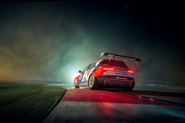 Foto - Hyundai öyle bir araç tanıttı ki bildiğiniz yarış otomobillerini unutun! 2 tonluk eser tam 650 beygir gücünde! Peki özellikleri neler?