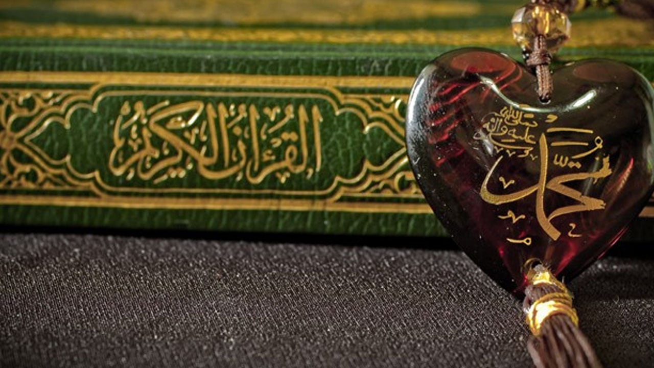 Hz. Muhammed'in 'güzel örnek' olarak takdim eden Kur'an-ı Kerim: Uluslararası Mevlid-i Nebi Sempozyumu'nun yayımlandı