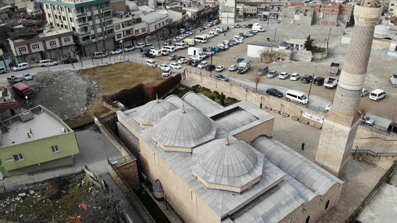 Foto - İbadete açık cemaatini bekliyor! Siirt'te 9 asırlık cami yıllara meydan okuyor
