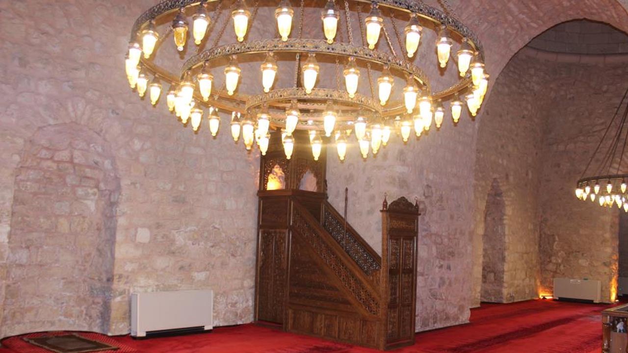 Foto - İbadete açık cemaatini bekliyor! Siirt'te 9 asırlık cami yıllara meydan okuyor