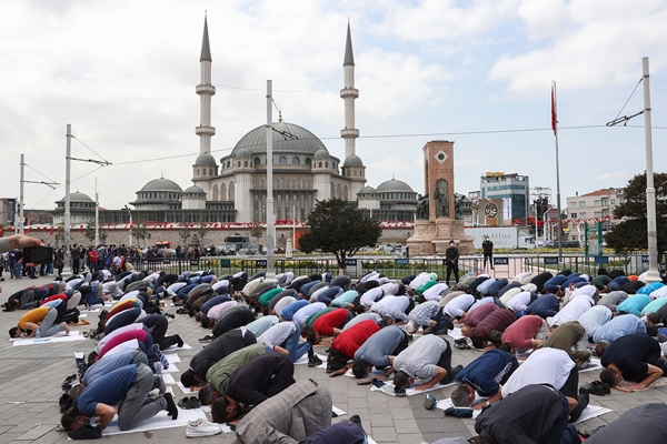 Foto - İbadete açılan Taksim Camii'nden tarihi görüntüler