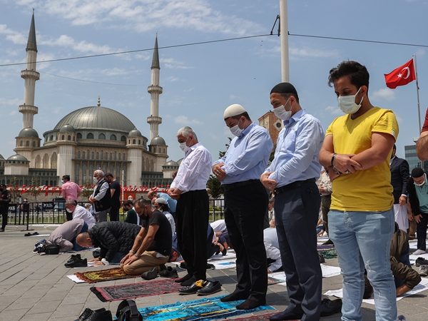 Foto - İbadete açılan Taksim Camii'nden tarihi görüntüler