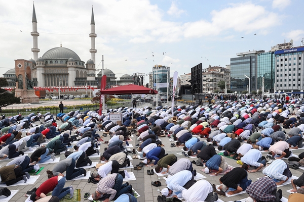 Foto - İbadete açılan Taksim Camii'nden tarihi görüntüler