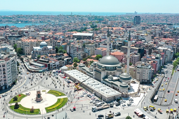 İbadete açılan Taksim Camii'nden tarihi görüntüler