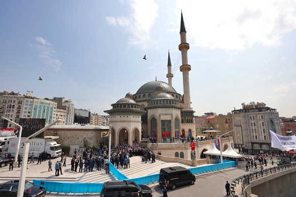 Foto - İbadete açılan Taksim Camii'nden tarihi görüntüler