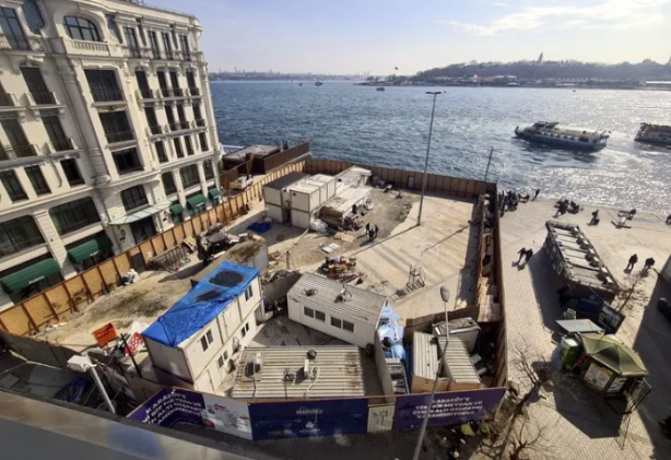 Foto - İBB bu kez Fena Çuvalladı! 13 ay önce yıktı bir çivi çakmadı. Esnaf kan ağlıyor