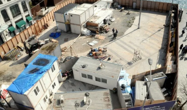 Foto - İBB bu kez Fena Çuvalladı! 13 ay önce yıktı bir çivi çakmadı. Esnaf kan ağlıyor