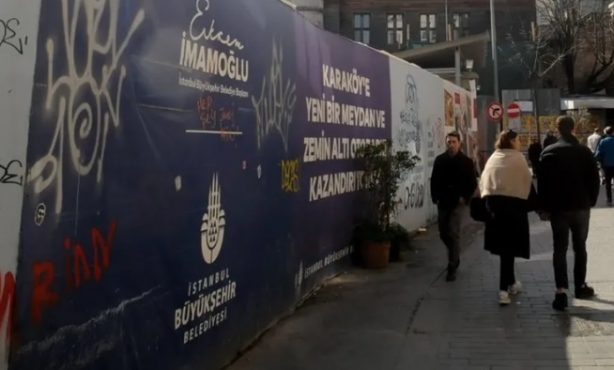 Foto - İBB bu kez Fena Çuvalladı! 13 ay önce yıktı bir çivi çakmadı. Esnaf kan ağlıyor