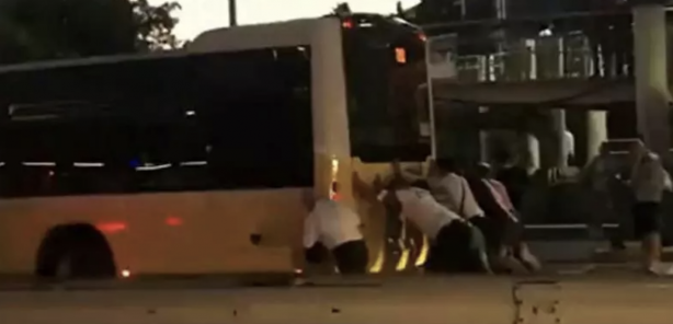 Foto - İBB REZALETİ! Nedir bu İstanbulluların 5 yıllık toplu ulaşım çilesi! 50 günde 185 bin şikayet! AK Parti tarafından başlatılan projeler bile sonlandırıldı!