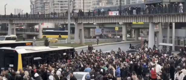 Foto - İBB REZALETİ! Nedir bu İstanbulluların 5 yıllık toplu ulaşım çilesi! 50 günde 185 bin şikayet! AK Parti tarafından başlatılan projeler bile sonlandırıldı!