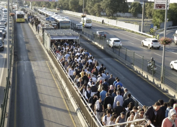 Foto - İBB REZALETİ! Nedir bu İstanbulluların 5 yıllık toplu ulaşım çilesi! 50 günde 185 bin şikayet! AK Parti tarafından başlatılan projeler bile sonlandırıldı!