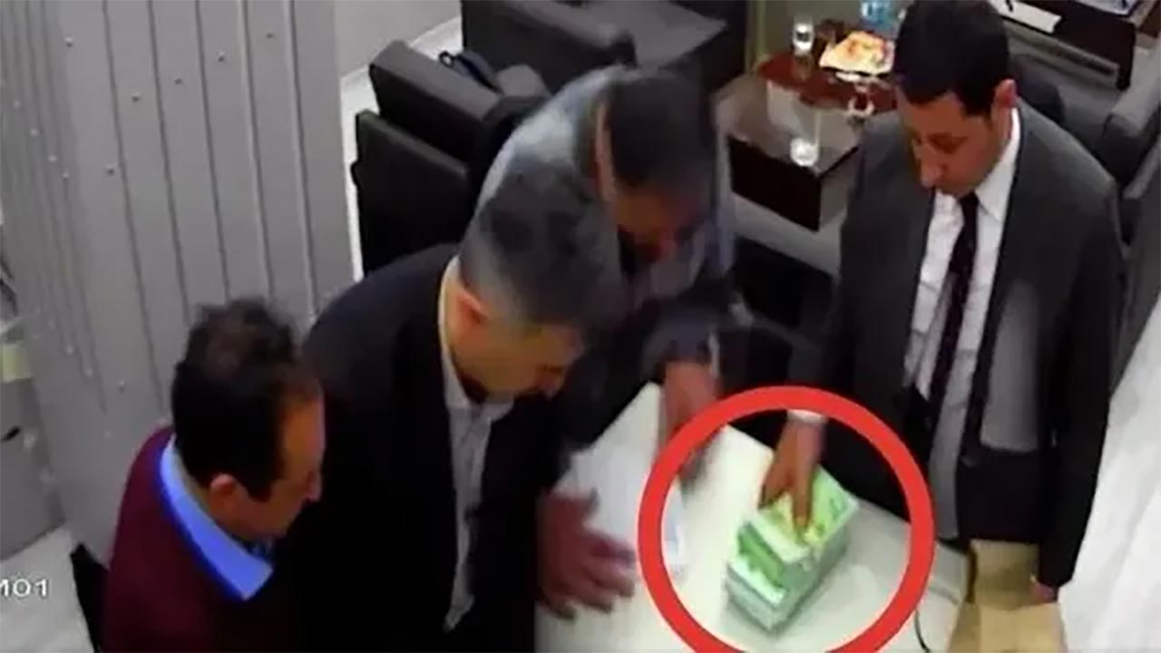 Foto - İBB soruşturmasında şok detay! Çakarlı araçla euro taşındı