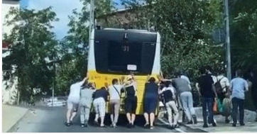 Foto - İBB Sözcüsü Murat Ongun yine çarpıttı Bizi dünyaya rezil ettiler! İşte inkar ettiği karikatür