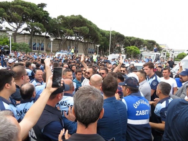Foto - İBB ve Üsküdar zabıtası arasında gerginlik! Üsküdar Belediyesi: Biber gazıyla saldırdılar