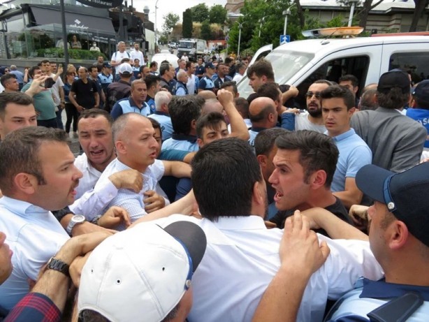 Foto - İBB ve Üsküdar zabıtası arasında gerginlik! Üsküdar Belediyesi: Biber gazıyla saldırdılar