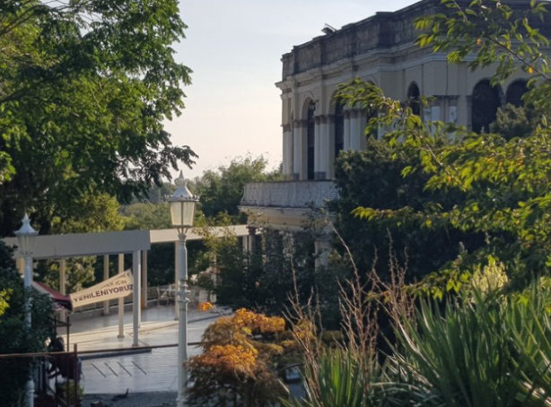 Foto - İBB'nin ilgisizliği yüzünden Yıldız Korusu can çekişiyor! Elektrik yok mermerler kırık