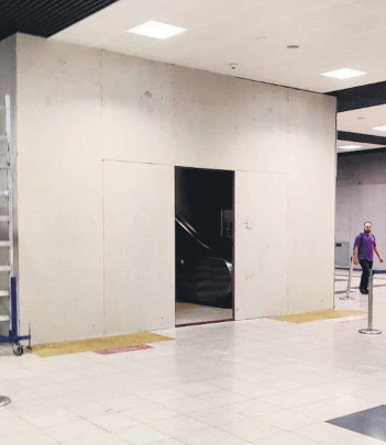 Foto - İBB'nin skandal yöntemi vatandaşı isyan ettirdi! Arızalı merdiveni duvarla ördüler