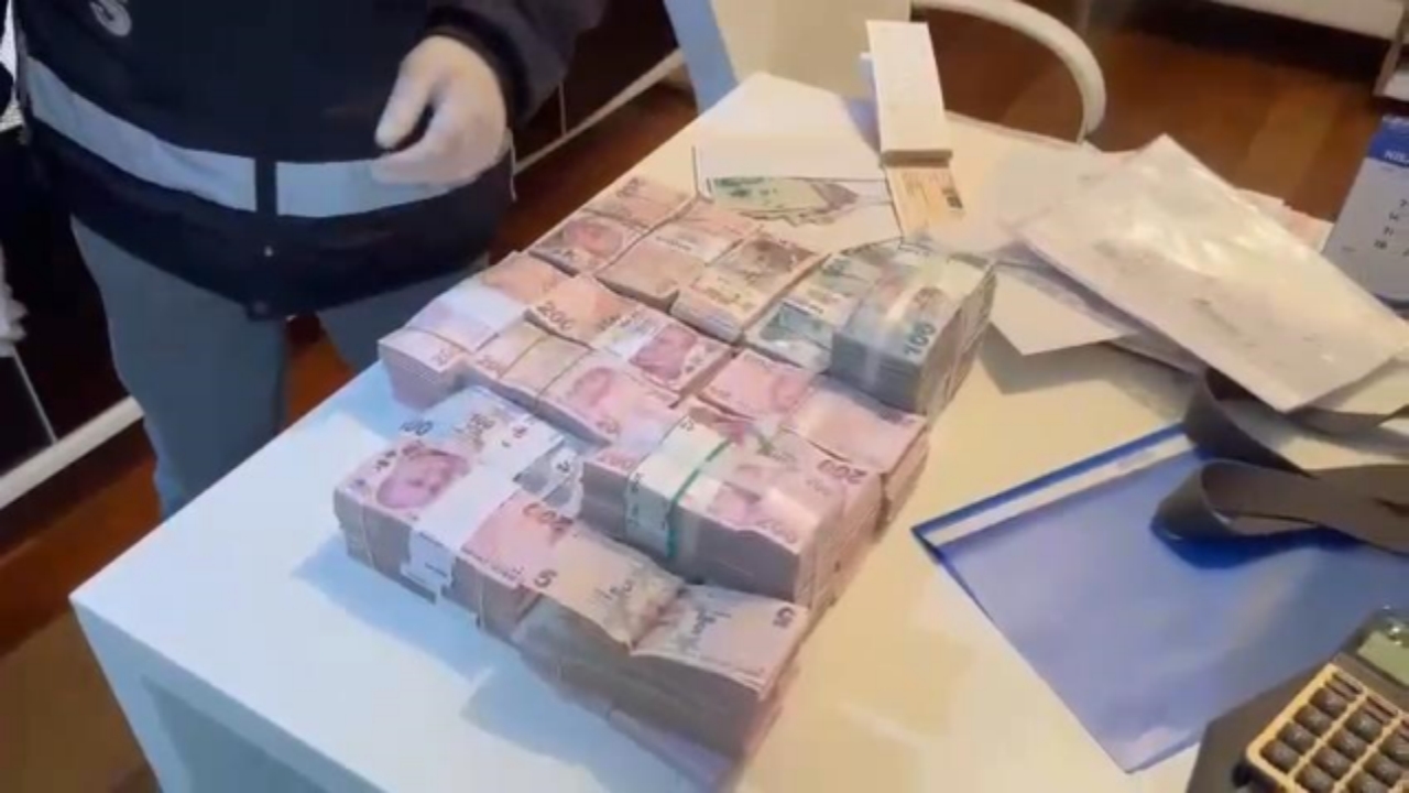 Foto - İBB’ye ikinci dalga operasyonda ele geçirilenler Türkiye’yi ayağa kaldırdı! İşte Ekrem’i bitirecek görüntüler