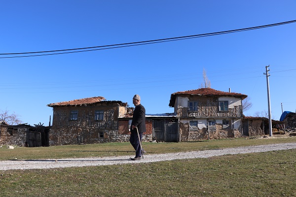Foto - İbrahim Amca’ya kimse inanmıyor! Terk edilmiş köyün tek temsilcisi