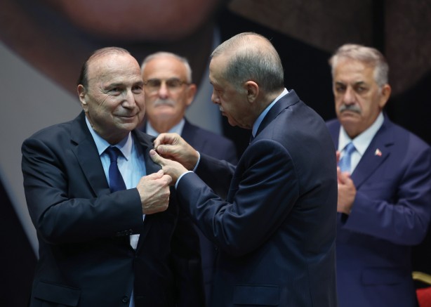 Foto - İbrahim Özdemir AK Parti'ye katıldı! Rozetini Cumhurbaşkanı Erdoğan taktı