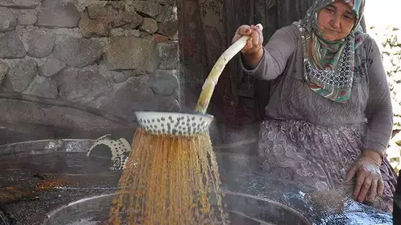 Foto - İbrahim Saraçoğlu ısrarla öneriyor! Kaşık kaşık yiyince demir depolarını dolduruyor