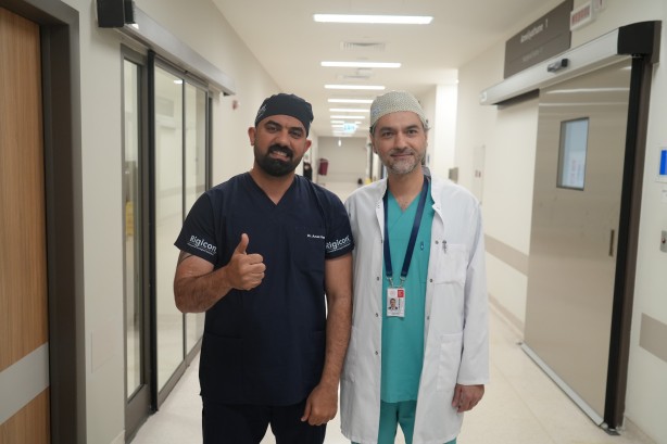 Foto - İbreyi tersine çeviren tablo! Türk doktorları izlemek için sıraya giriyorlar