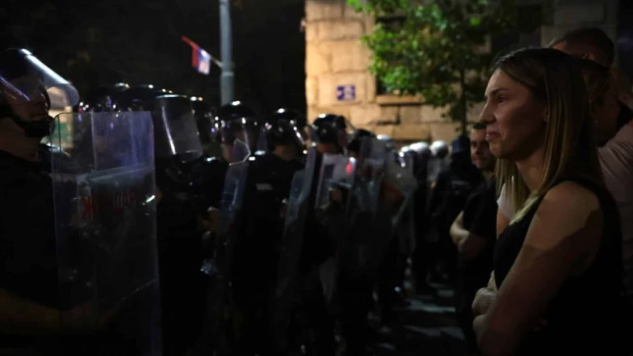 Foto - İç savaş Avrupa’ya sıçradı! İktidar yanlıları ile muhalifler birbirine girdi