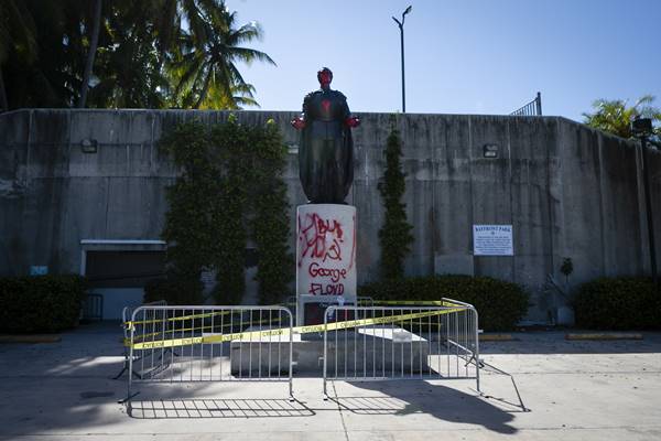 Foto - İç savaşın eşiğine gelen ABD'de Kolomb ve de Lion'un heykelleri hedef alındı