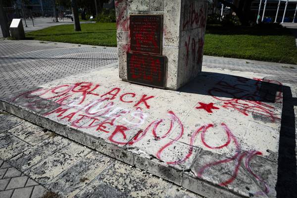 Foto - İç savaşın eşiğine gelen ABD'de Kolomb ve de Lion'un heykelleri hedef alındı