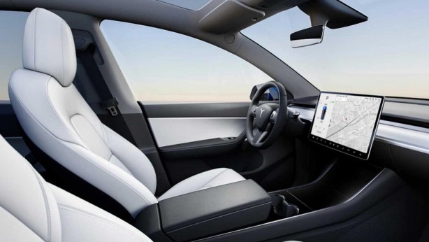 İçeriğinde neler yok ki! Bu yazılım güncellemesi Tesla sahiplerinin hayatını kurtaracak! 