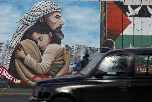 Foto - İçimizdeki müsveddelere ibret olsun! İrlanda’da bir grup sanatçıdan müthiş Filistin hareketi
