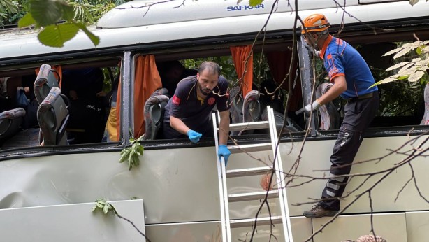 Foto - İçinde 47 kişinin bulunduğu tur otobüsü şarampole yuvarlandı: Ölüler ve yaralılar var