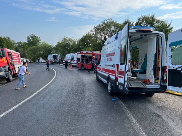 Foto - İçinde 47 kişinin bulunduğu tur otobüsü şarampole yuvarlandı: Ölüler ve yaralılar var