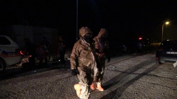 Foto - İçinde kimyasal tarım ürünlerinin bulunduğu fabrika alev alev yandı