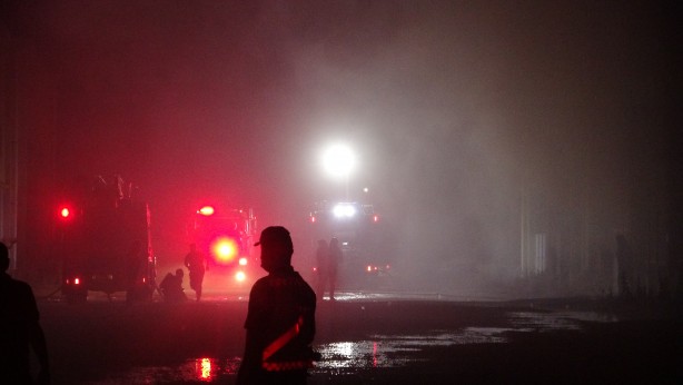 Foto - İçinde kimyasal tarım ürünlerinin bulunduğu fabrika alev alev yandı: AFAD tedbir amaçlı kimyasal sızıntı ölçümü yaptı