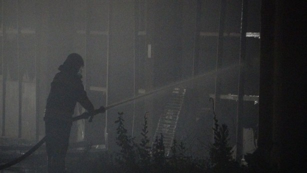 Foto - İçinde kimyasal tarım ürünlerinin bulunduğu fabrika alev alev yandı: AFAD tedbir amaçlı kimyasal sızıntı ölçümü yaptı