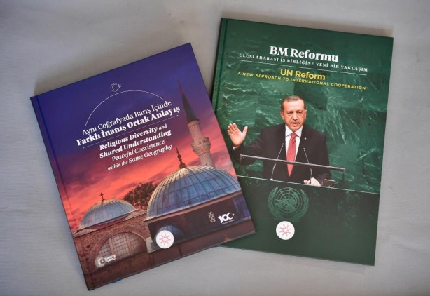 Foto - İçinde neler var neler! İşte Erdoğan'ın liderlere verdiği kitap