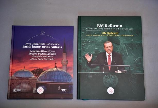 Foto - İçinde neler var neler! İşte Erdoğan'ın liderlere verdiği kitap