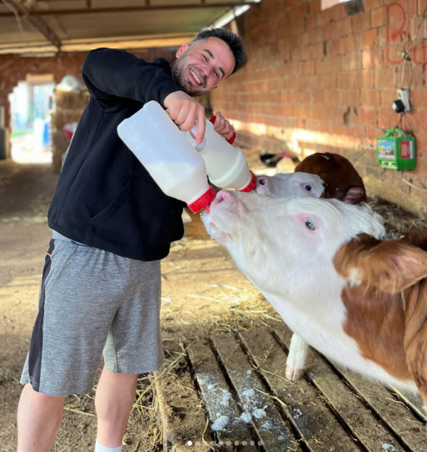 Foto - İçindeki hayvan sevgisi onu ünlü biri yaptı