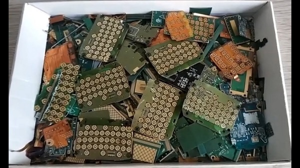 Foto - İçinden çıkanları duyunca şaşıracaksınız! Bunu duyan eski telefonunu çöpe atamayacak