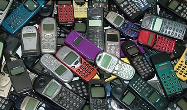 Foto - İçinden çıkanları duyunca şaşıracaksınız! Bunu duyan eski telefonunu çöpe atamayacak